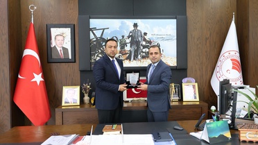 Edirne İl Tarım ve Orman Müdürü Köse, Toğantimur'a katkıları için plaket takdim etti