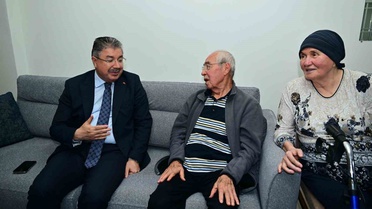 Eskişehir Valisi Yılmaz, Yaşlılar Günü'nde Tepebaşı'nda yaşlı vatandaşı ziyaret etti