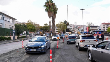 Eyüpsultan'da İSKİ çalışması trafiği tek şeride düşürdü, sürücüler zorlandı
