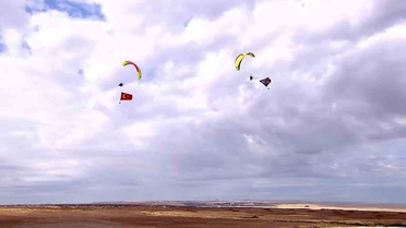 Şanlıurfa'da TEKNOFEST Güneydoğu'da ikinci gün paramotor uçuşunu binlerce kişi izledi