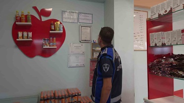 Gebze Belediyesi zabıtası okul kantinlerinde hijyen, etiket ve tarih kontrolü yaptı