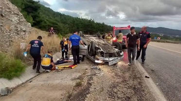 Hatay Yayladağı'nda otomobil takla atarak ters döndü, sürücü yaralandı
