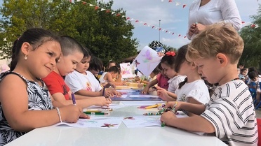 Iğdır'daki Şuşa Anaokulu'nda Karabağ Zaferi'nin simgesi Har-ı Bülbül boyandı