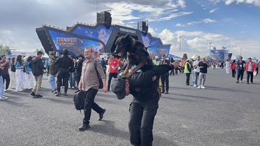 JÖAK'ın Magma ve Yonga adlı köpekleri TEKNOFEST Güneydoğu'da çocuklarla buluşuyor
