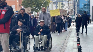 Karaman'da Dursun Fakih Huzurevi sakinleri, 81 ildeki yürüyüşte öğrencilerle buluştu