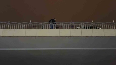 İntihar etmek için köprüye çıktı! Polis 1 saat boyunca ikna etmeye çalıştı