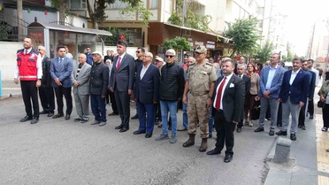 Kilis'te Yaşlılar Günü yürüyüşünde özel bireyler Jandarma Komutanına asker selamı verdi