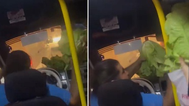 Kırmızı ışıkta bekleyen dolmuş şoförü, fiyatını uygun bulunca yolculara marul ısmarladı