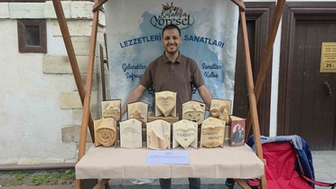 Maden mühendisi Fatih Öztürk, 12 yıldır hurda kitapları sanat eserine dönüştürüyor