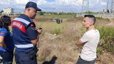 Manavgat'ta tarlaya uçan otomobilin sürücüsü kazayı burnu bile kanamadan atlattı