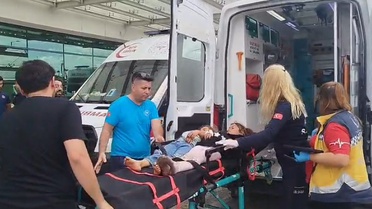 Mersin Tarsus'ta 2 TIR ve minibüs zincirleme kazaya karıştı; 11 kişi yaralandı