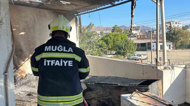 Muğla Bodrum'da buzdolabından çıkan yangında çamaşır makinesi kullanılamaz hale geldi