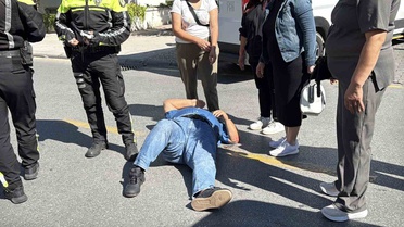 Muğla Menteşe'de geri manevra yapan ticari araç yaşlı vatandaşı yaraladı