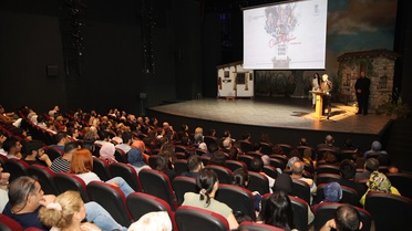 Diyarbakır'da 22. Orhan Asena Yerli Oyunlar Tiyatro Festivali 'Nalınlar'la başladı
