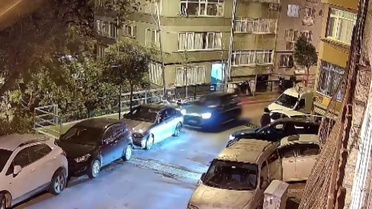 Şişli'de polis takibi kazayla bitti: Alkollü sürücü park halindeki araçlara çarptı
