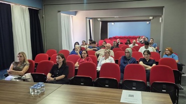 Uzm. Dr. Merve Kılınç, Söke'de sağlık personeline diyabet protokolü eğitimi verdi.