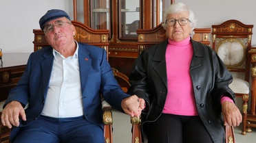 İki huzurevinin ortak bahçesinde filizlenen dostluk evlilikle sonuçlandı: Tekirdağ'da Zambak çifti el ele