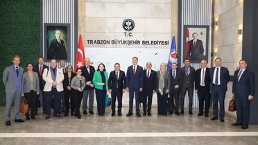 Trabzon Büyükşehir Belediye Başkanı Genç, AB elçilerine 188 ülkeden girişi anlattı