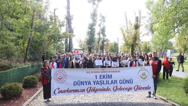 Edirne, Kırklareli ve Tekirdağ'da Yaşlılar Günü yürüyüşüne huzurevi sakinleri katıldı
