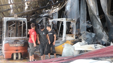 Adana'da sebze halindeki yangında 22 iş yeri zarar gördü, hasar dronla görüntülendi
