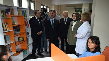 AK Partili Leyla Şahin Usta, İzmit'te kütüphane açılışında iyilik nesli mesajı verdi