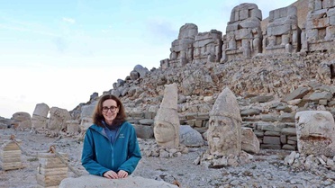 Nemrut'ta Büyükelçi Anderson'a 34 yıllık görevliden fotoğraf hediyesi verildi