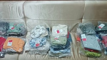 Diyanet Vakfı'nın 60 parça kıyafet yardımı Burhaniye Pelitköy'deki çocuklara ulaştı