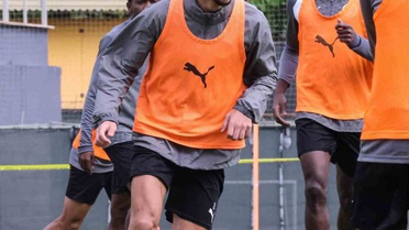 Corendon Alanyaspor, Erzurumspor FK maç hazırlığında pas ve dar alan çalıştı