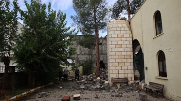 Diyarbakır Bismil'de sağanak ve fırtına İhlas Camisi'ne hasar verdi, minare yıkıldı