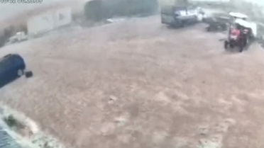 Diyarbakır Bismil'de sel anı güvenlik kamerasında, sokaklar göle döndü