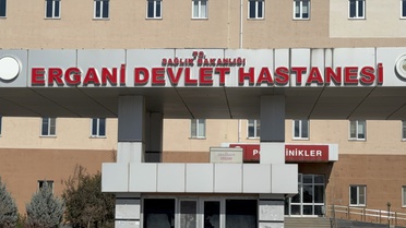 Diyarbakır Ergani'de devrilen arıza kamyonetinde 5 işçi ağır yaralandı