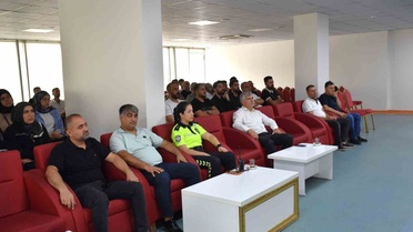 Batman'da 2026-2027'de servis şoförleri ve rehberlere trafik eğitimi verildi