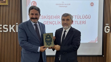 Eskişehir'de gençlik istişare toplantısına İl Müdürü Kalın, Müftü Gül başkanlık etti