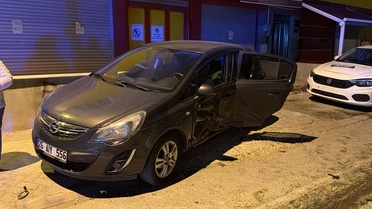 Eskişehir Tepebaşı'nda savrulan otomobil yayaya çarptı, 1'i çocuk 7 kişi yaralandı