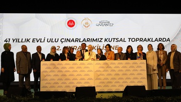 Ulu Çınarlar projesinde 41 yıl ve üzeri evli 1000 çift Gaziantep'ten Umre'ye gidecek