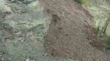 Hatay Dörtyol'da toprak kayması Kocadüz yaylası yolunu ulaşıma kapattı