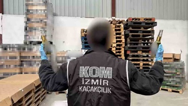 İzmir Buca'da depoya baskın yapıldı, 3 milyon 800 bin TL'lik kaçak içki ele geçirildi