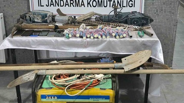 Malatya Darende'de kaçak kazıda 6 şüpheli suçüstü yakalandı, 15 dinamit bulundu