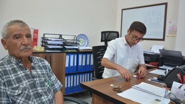 Manisa'da 74 yaşındaki Kıbrıs gazisi, çarşıda bulduğu altın dolu poşeti zabıtaya teslim etti