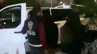Konya'da fuhşa aracılık baskınında 10 yabancı uyruklu kadın GÖKSEM'e teslim edildi