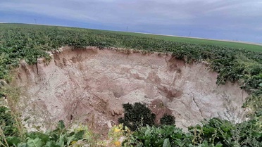 Konya Karapınar'da pancar tarlasında 15 metre çapında yeni obruk oluştu