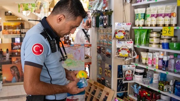 Kuşadası Belediyesi CİMER şikayetiyle ticari işletmelere denetim yaptı