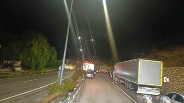 Erkenek Tüneli'nde duvara çarpan yakıt tankeri yolu kapatınca tünel trafiğe kapatıldı