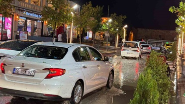 Mardin'de sağanak, rüzgar ve dolu ulaşımda aksamalara yol açtı