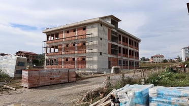 Samsun Kavak'ta Kaymakam Genç, yüzde 60'ı tamamlanan okul inşaatını inceledi