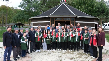 Samsun Kavak'ta genç sporcular gazilerin anılarını dinledi, bayrak atölyesi yapıldı