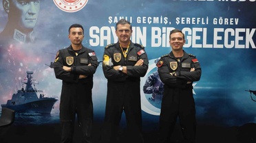 SOLOTÜRK, Şanlıurfa'da TEKNOFEST Güneydoğu'ya özel gösteriyle gökyüzüne imza attı