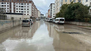 Tekirdağ Çerkezköy'de sağanak yolu göle çevirdi, su 50 santimetreye ulaştı