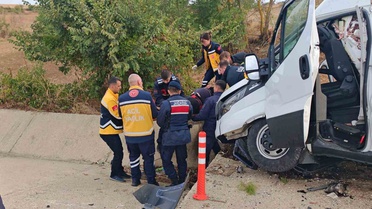 Tekirdağ Malkara'da balık yüklü kamyonet su kanalına savruldu, 2 kişi yaralandı
