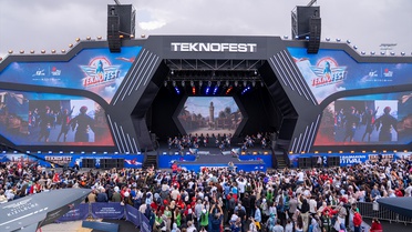 Şanlıurfa'daki TEKNOFEST'te halk oyunları gösterisi izleyicilerin beğenisini kazandı